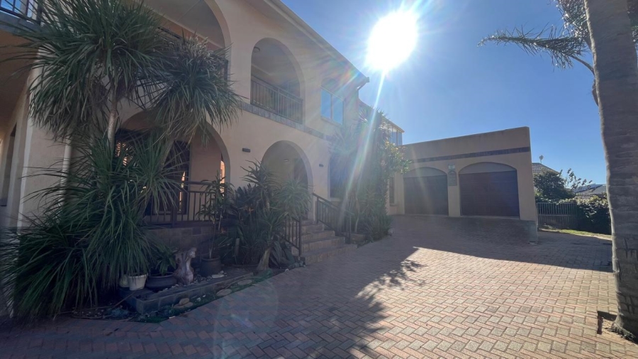 5 Bedroom Property for Sale in Wavecrest Eastern Cape